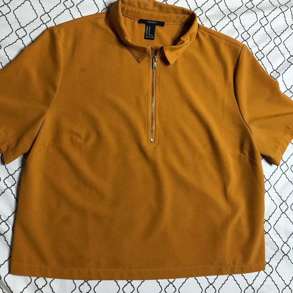 BEAUTIFUL MUSTARD COLORED TOP GREAT FOR SPRING